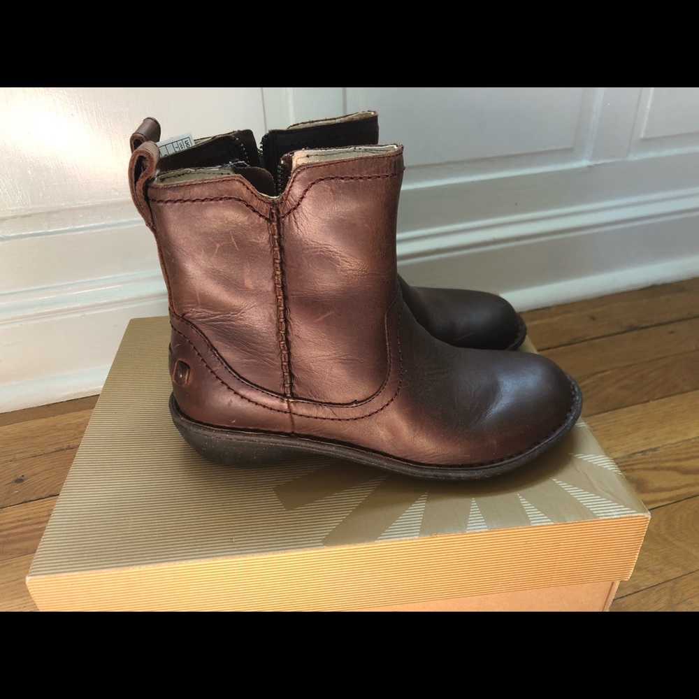 NWOT UGG boots